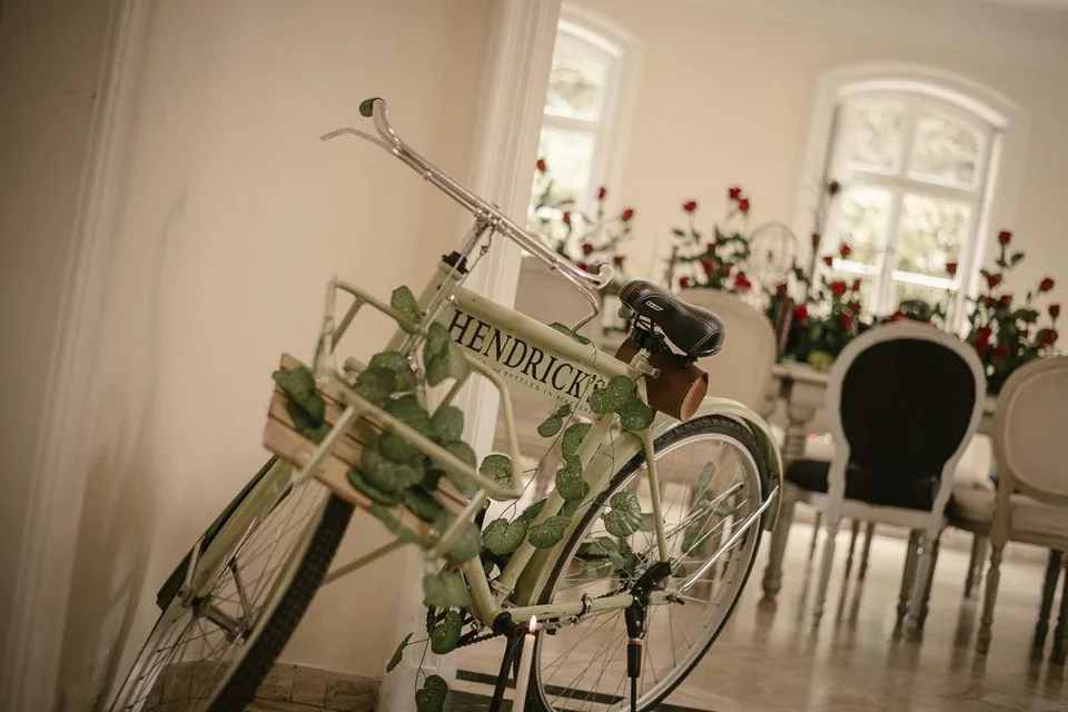 Bicicleta de Hendrick's en el patio del castillo